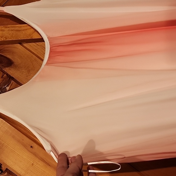 Pink Lily Soft White Fabric Size Large PTP 21 1/2 Inches Full Length 59 Inches - Picture 4 of 6